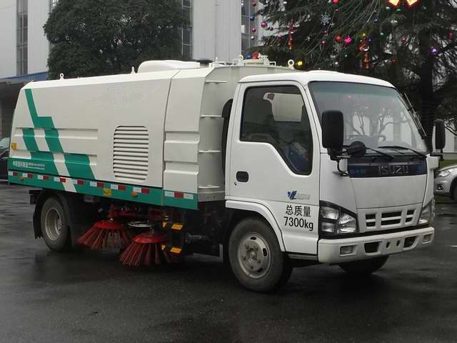 Camión barredor de carreteras japonés Isuzu UD de calidad a la venta