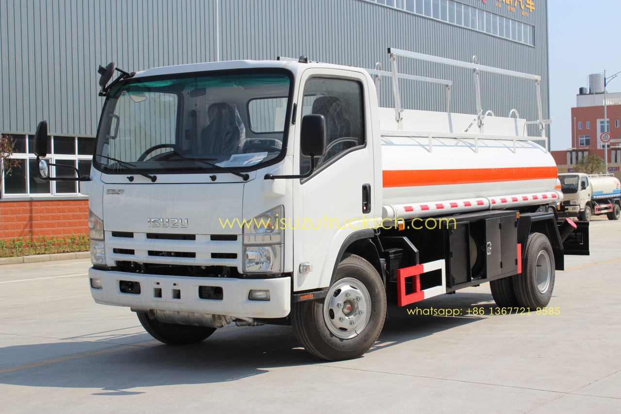 Camión cisterna de combustible diesel gaoline Isuzu 5000L NPR ELF camión cisterna de aceite para dubai África