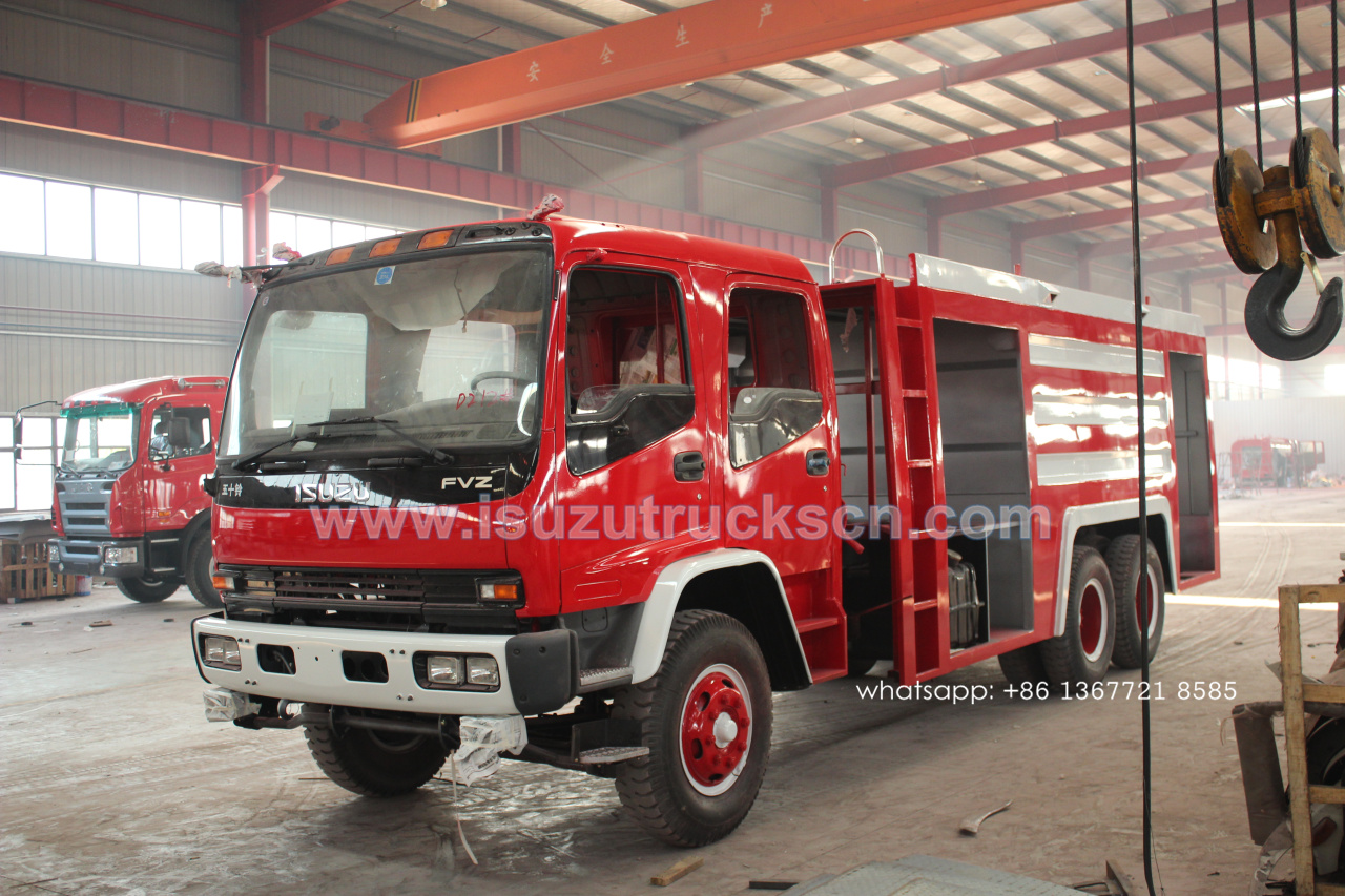 Camión de bomberos de espuma Isuzu pesado 3untis y camión Isuzu de 4 unidades con grúa para Nigeria
