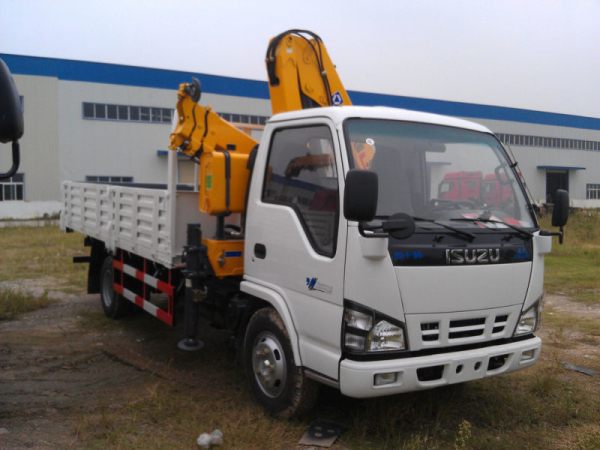 Camión grúa con pluma hidráulica de 3 toneladas Isuzu de Ruanda, Japón, a la venta