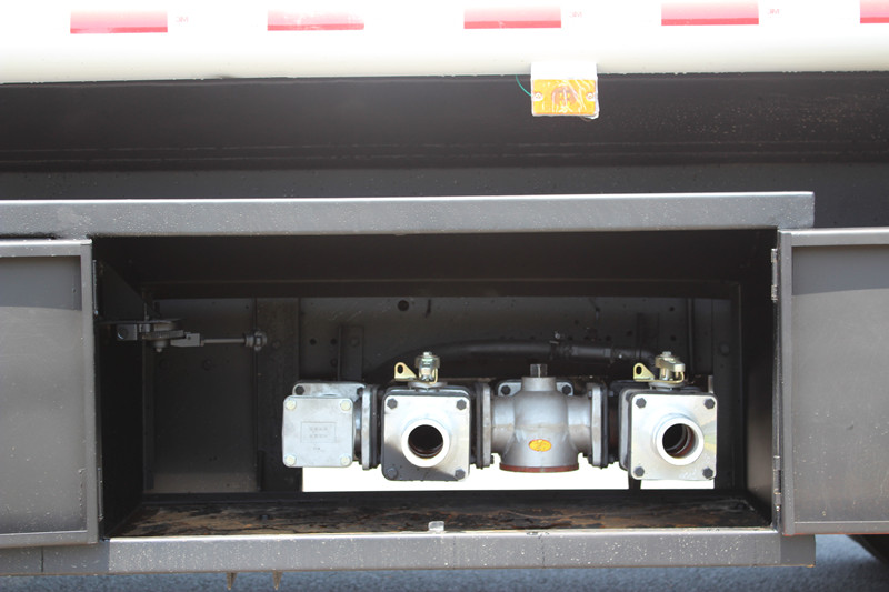 Válvulas de entrada y salida de bomba de camión cisterna de reabastecimiento de combustible Isuzu NPR