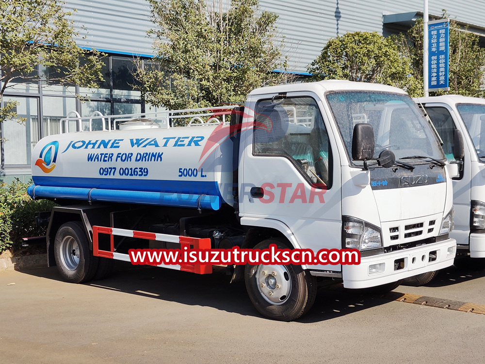 Camión de distribución de agua Isuzu