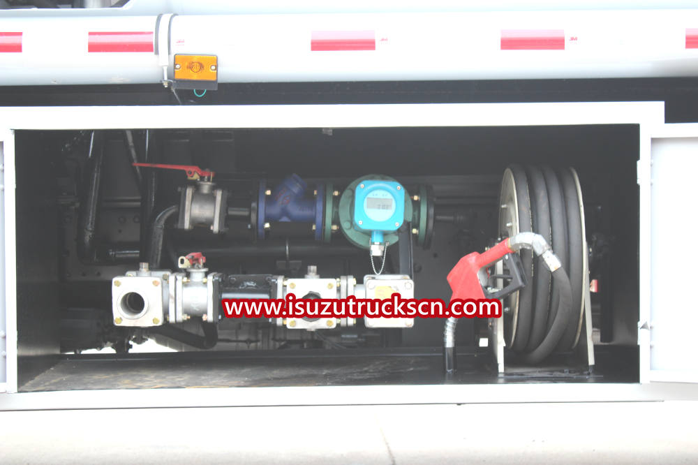 Camión de reabastecimiento de combustible todoterreno Isuzu con impresora