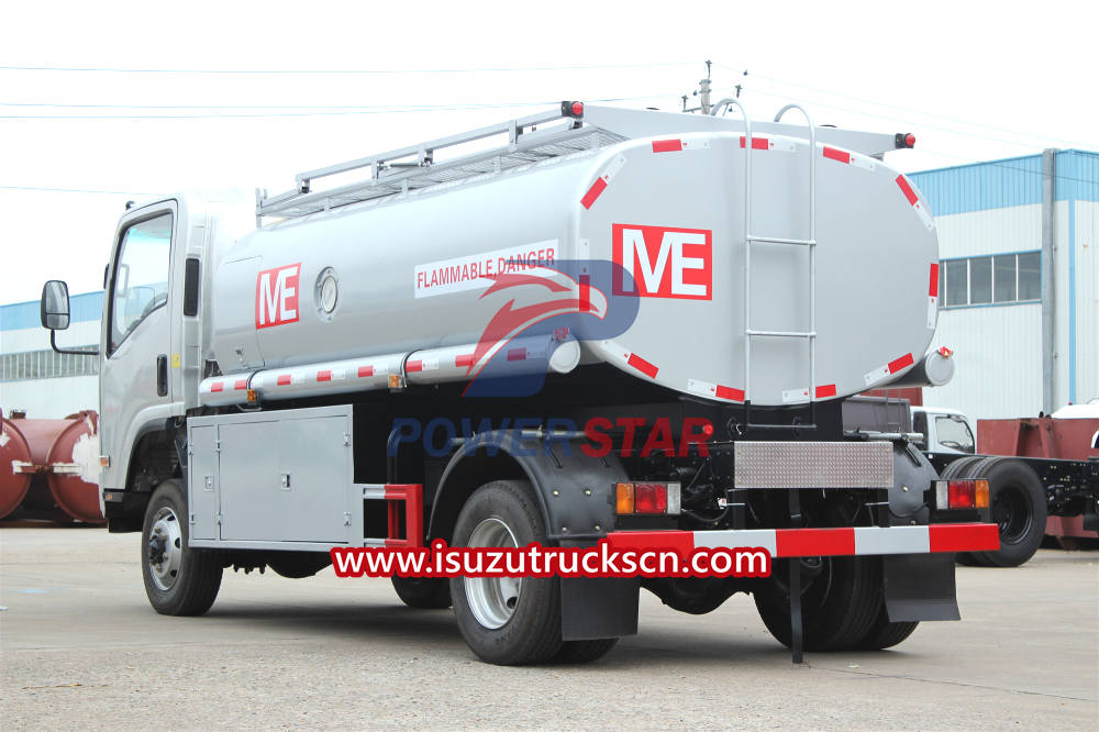 Camión cisterna de combustible Isuzu ELF 700P 4x4 con dosificador y caudalímetro