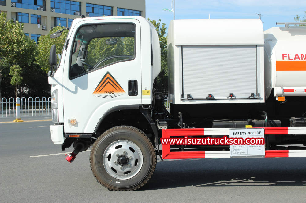 Camión cisterna de entrega de gasolina diésel todoterreno Isuzu 4x4