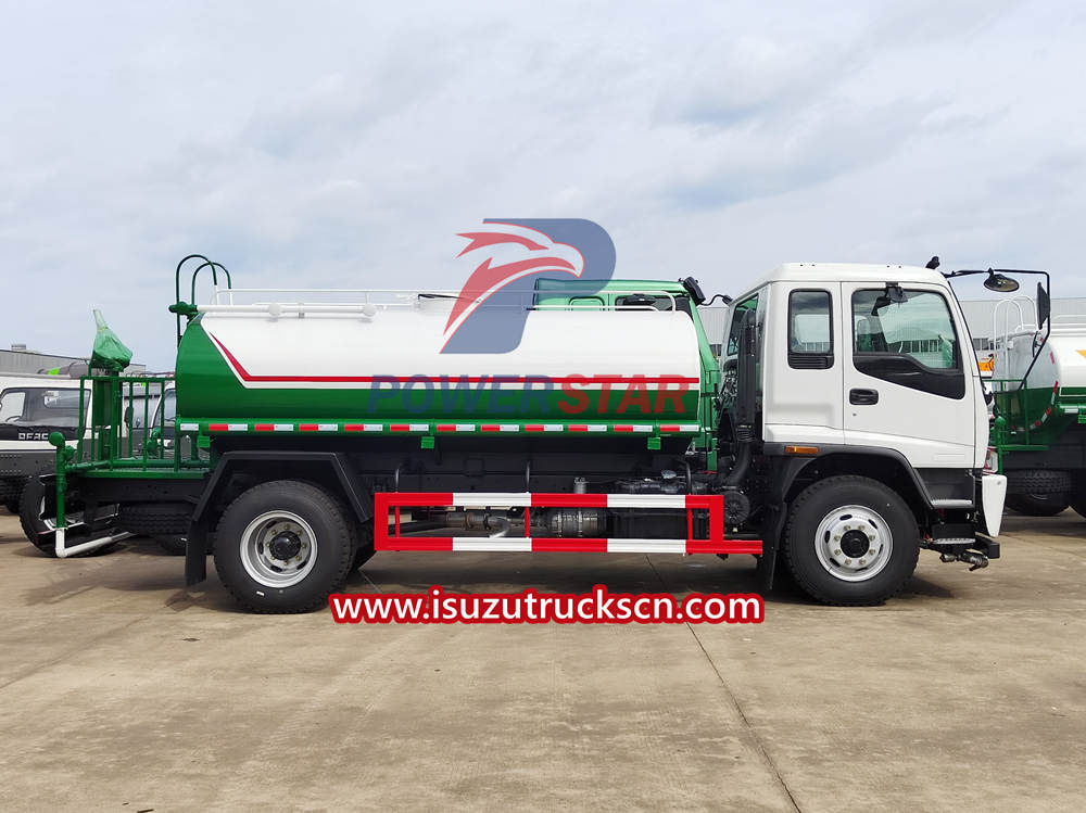 Camión de agua de carretera con rociadores de calle marca Isuzu 12m3
