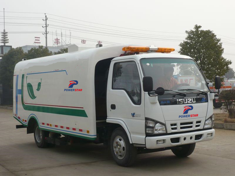 Camiones Isuzu Camión barredor de carreteras con aspiradora en seco fabricado por camiones Powerstar
    