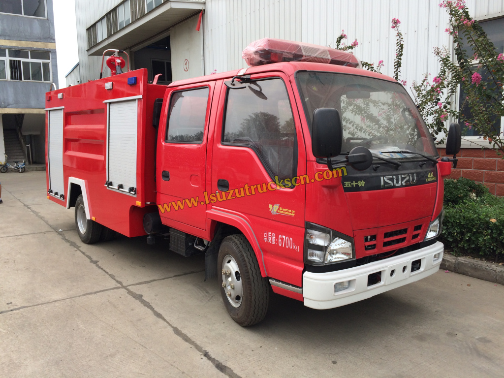 Camión contra incendios con tanque de agua y espuma Isuzu 3500L de construcción personalizada
    
