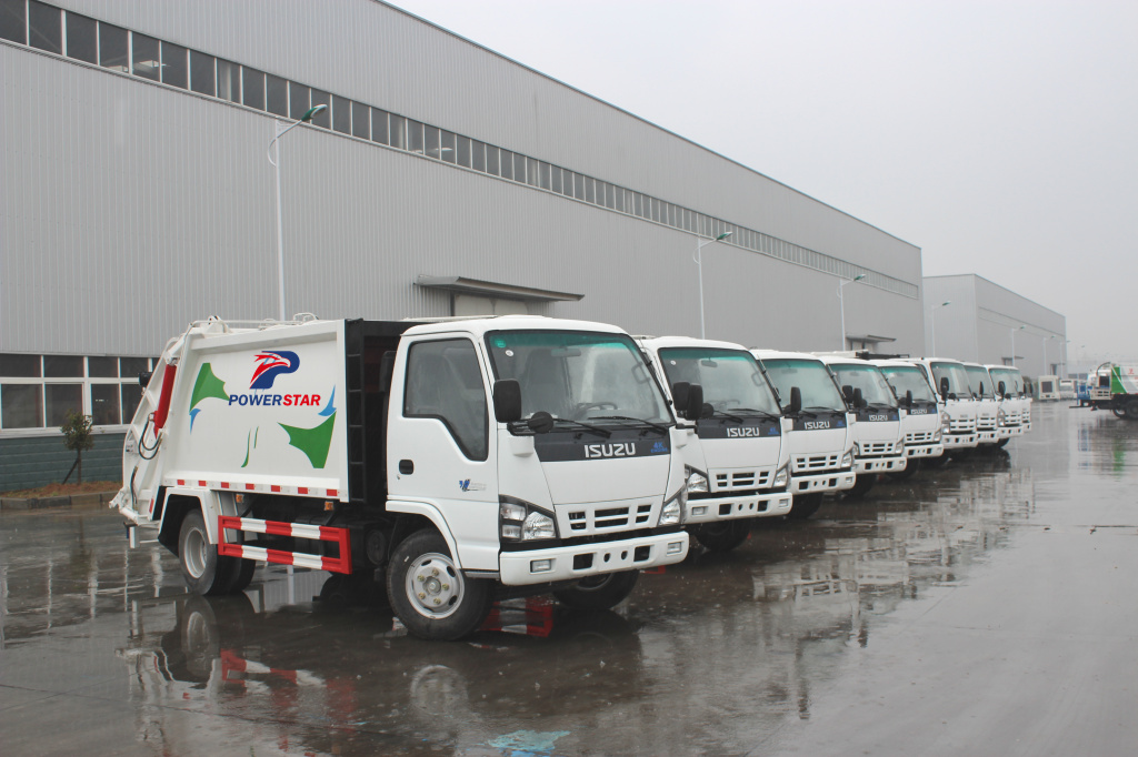 ISUZU TRUCKS Camión compactador de garaje de compresión para exportación
    
