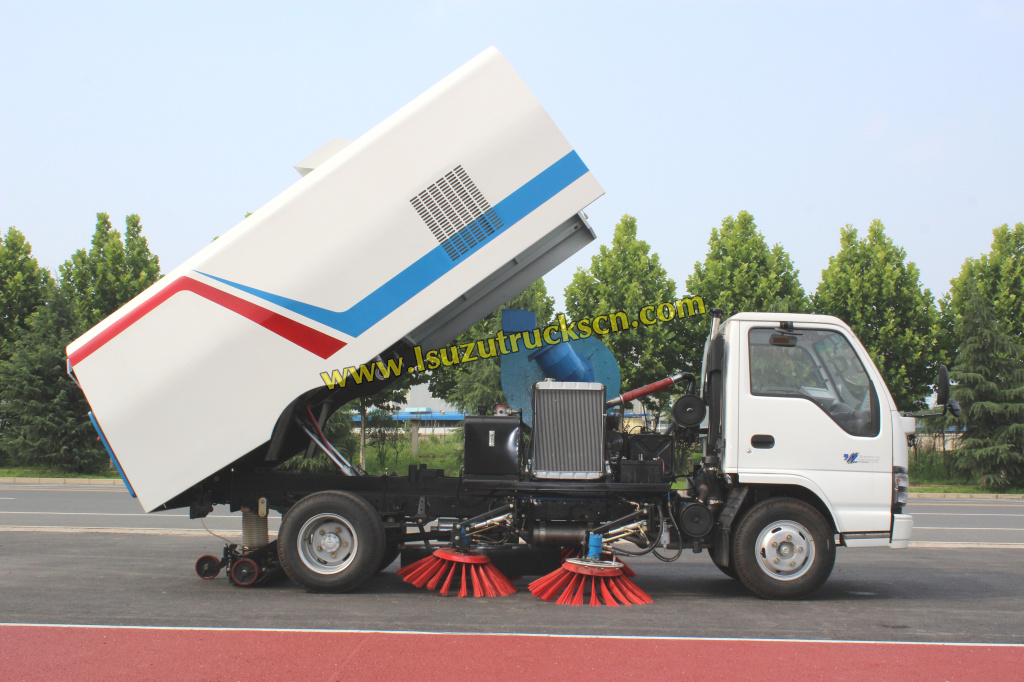 Camión barredora Isuzu de 5 cbm hecho a medida en Ghana
    