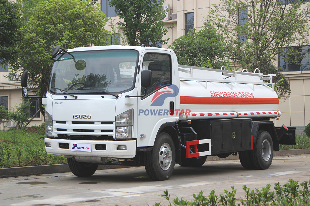 Camión cisterna de reabastecimiento de combustible de 5000 litros para Dubai
    