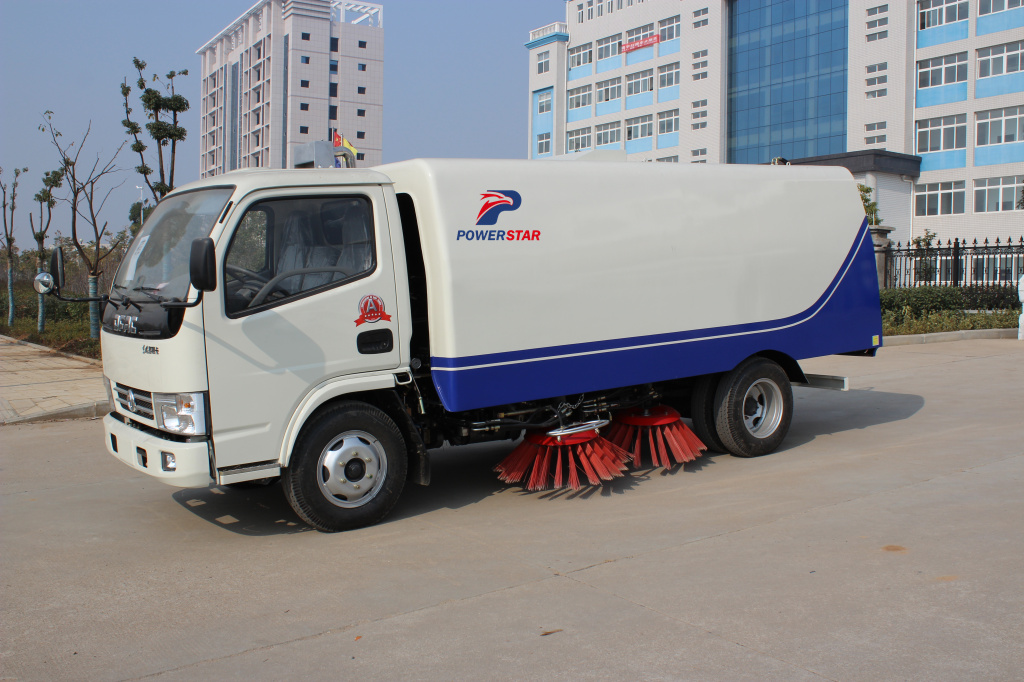 Camión barredor de carreteras Powerstar Trucks del fabricante chino con cepillo
    