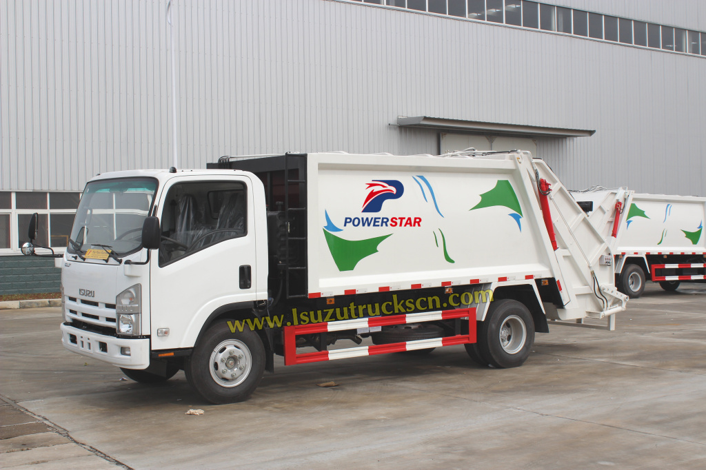 Camión compactador de basura hidráulico ISUZU de 5 toneladas para clientes de Ghana
    