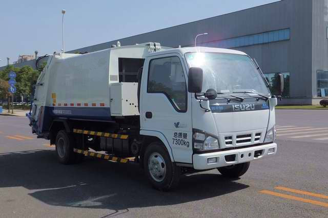 Camión compactador de basura pequeño Euro IV ISUZ 600P nkr77 a la venta