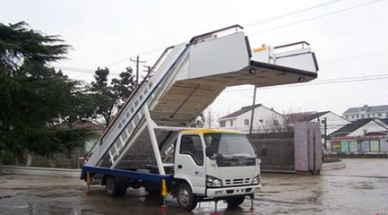 Escaleras de pasajeros montadas en camión ISUZU nkr77 a la venta