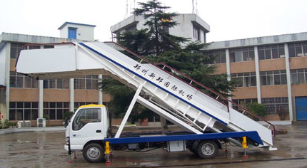 Escaleras de pasajeros montadas en camión ISUZU nkr77 a la venta