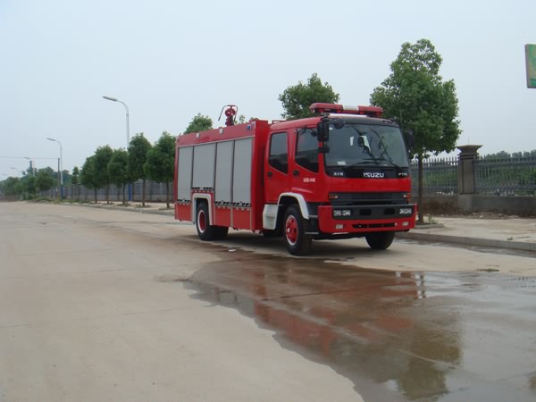 Camión de bomberos de agua de 8000L/8000kg con chasis Isuzu con bomba contra incendios de buena calidad