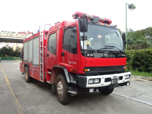 Camión de bomberos Isuzu FVR de 5000L/5000kg con bomba contra incendios de cañón de fuego trasero