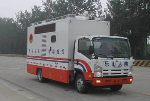 Vehículo de telecomunicaciones inalámbricas de la policía ISUZU