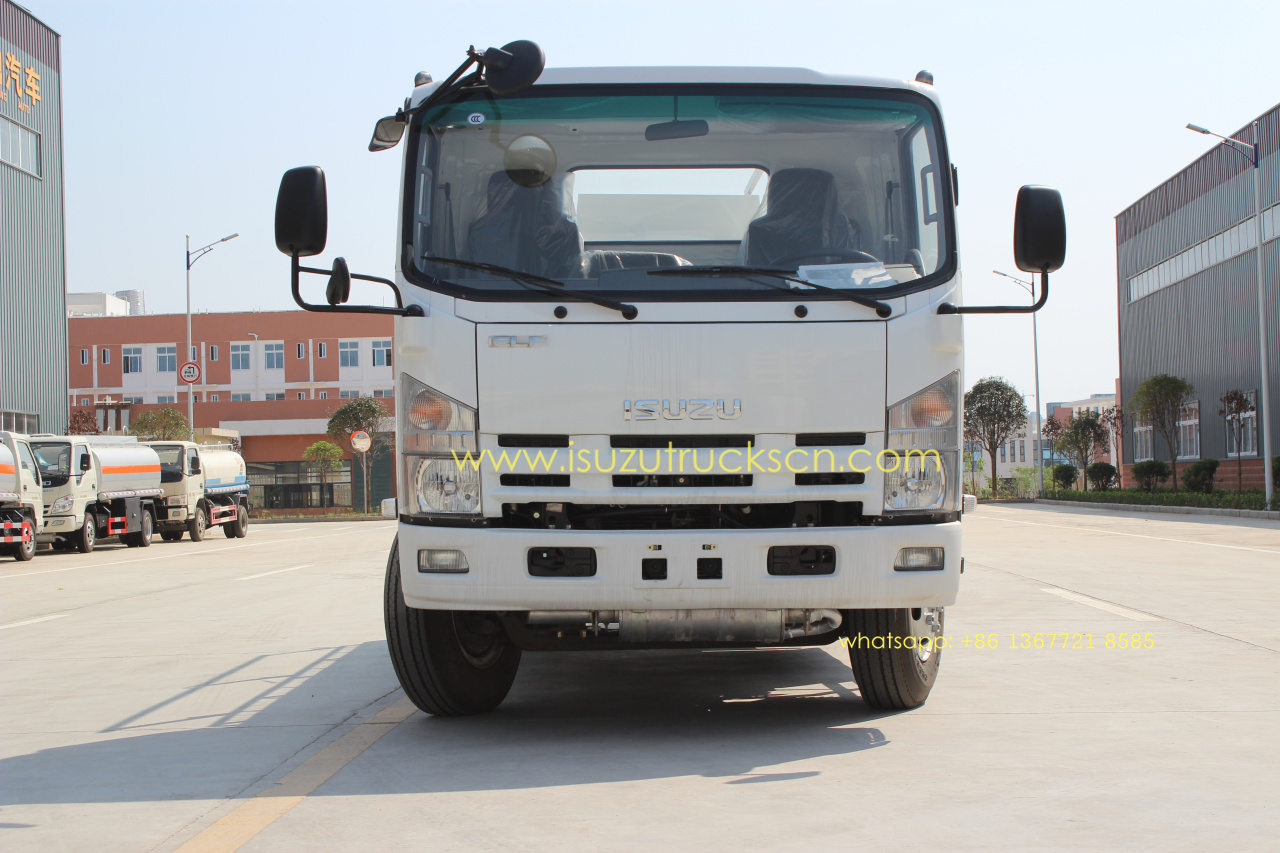 Camión cisterna de combustible diesel gaoline Isuzu 5000L NPR ELF camión cisterna de aceite para dubai África