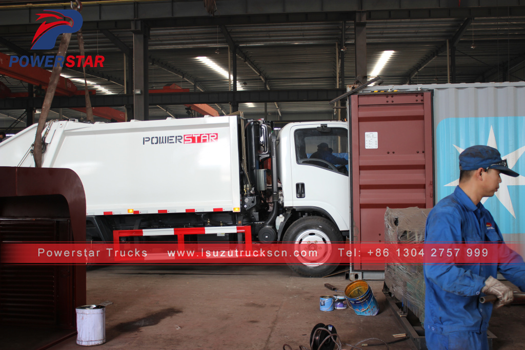 Nuevo camión compactador de basura Isuzu para un cliente de Moldavia