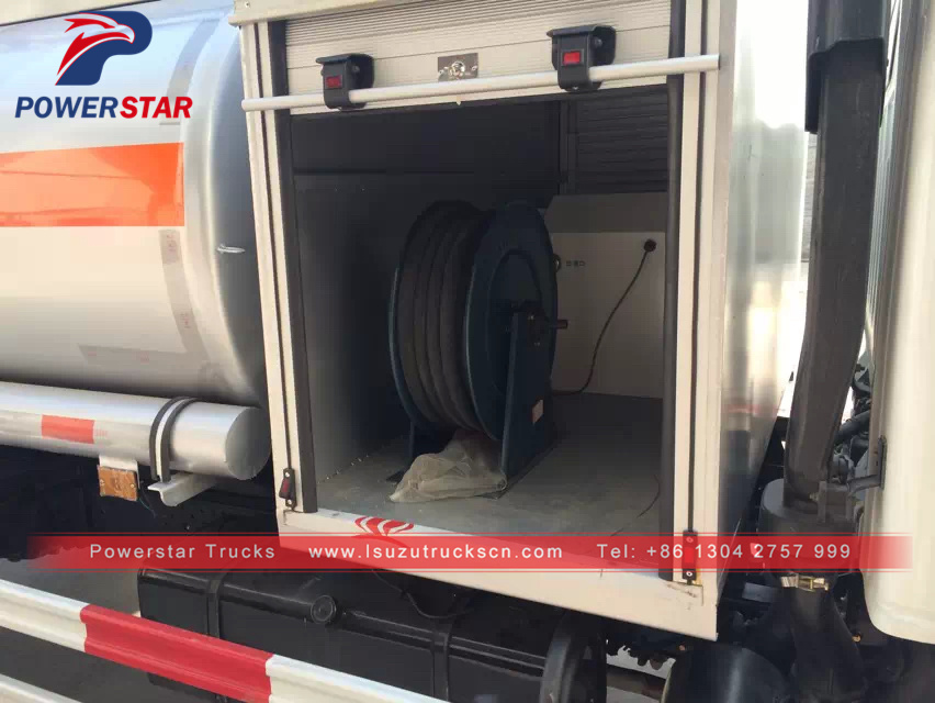 Camión cisterna de combustible de aceite Isuzu hecho a medida en Mongolia a la venta