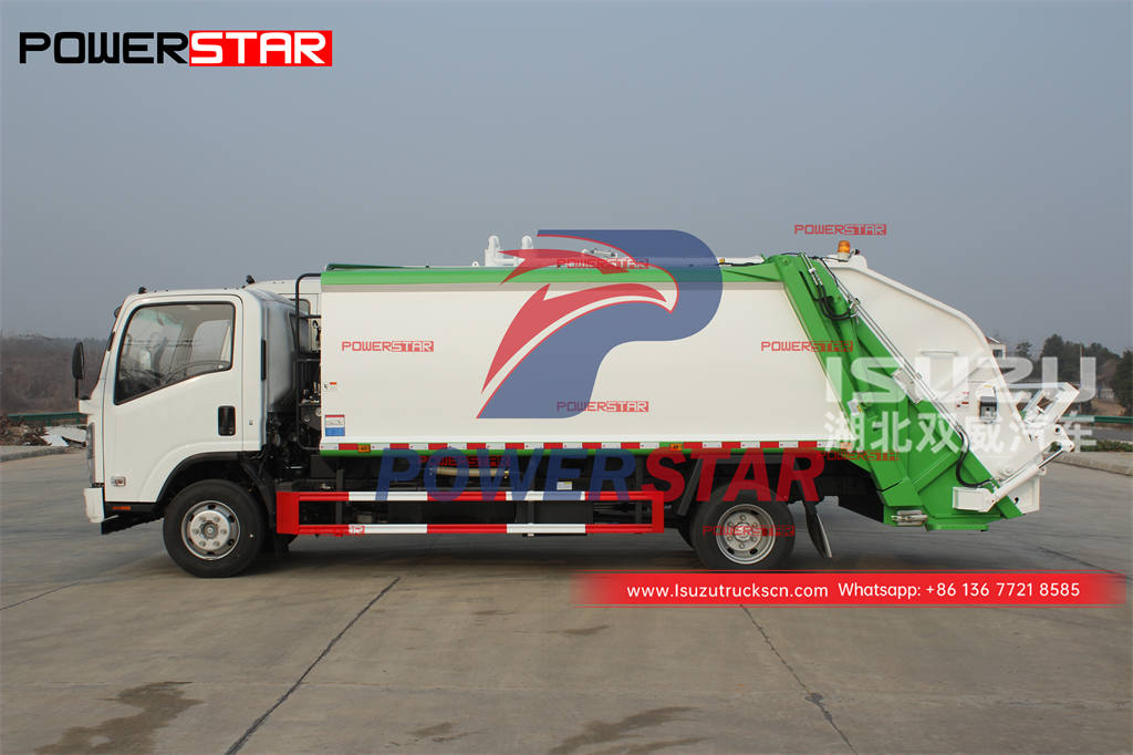 Camión compactador de residuos ISUZU 700P a la venta
