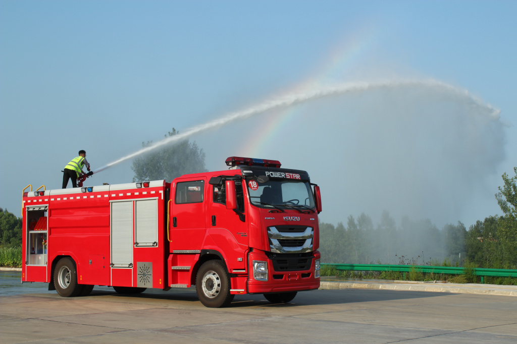 Camiones de bomberos de espuma de agua Isuzu giga