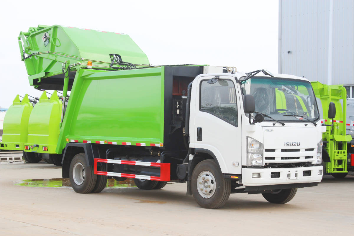Camión de basura de carga trasera Isuzu