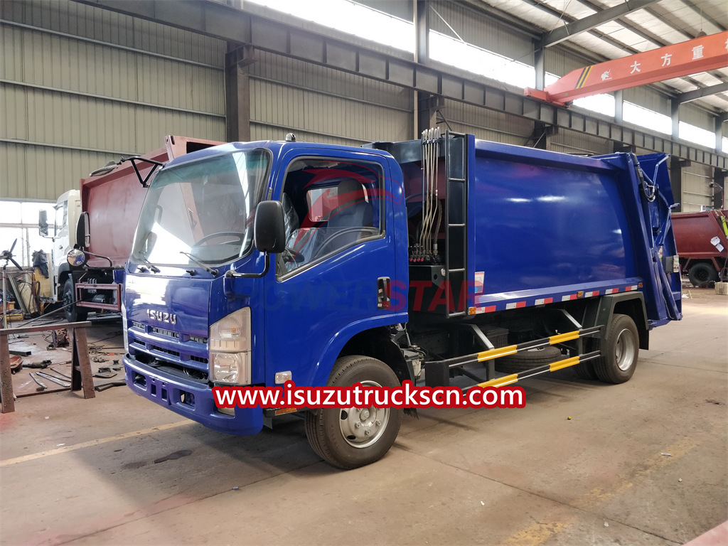 Exportación de camión compactador de basura ISUZU NPR 8cbm a Granada