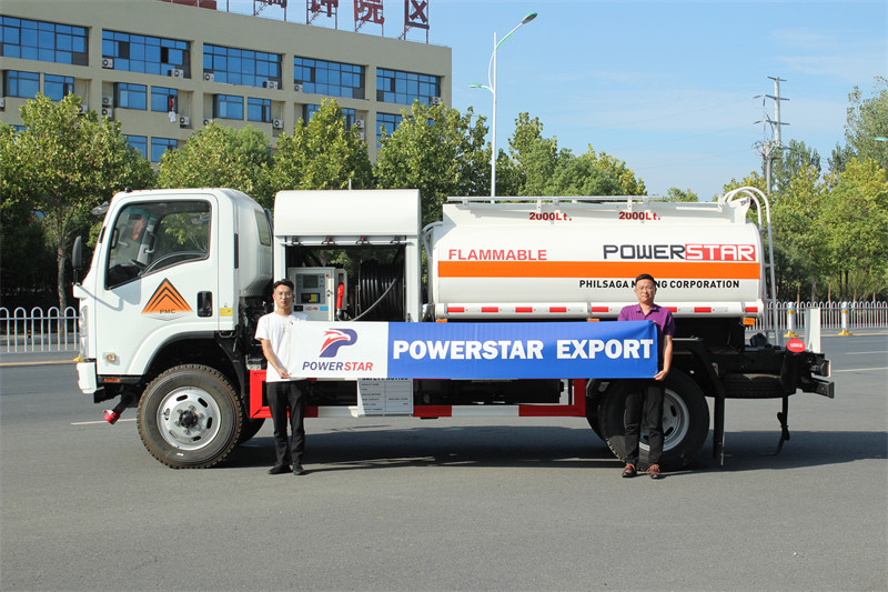 POWERSTAR exporta ISUZU 4x4 camión cisterna de combustible montado
