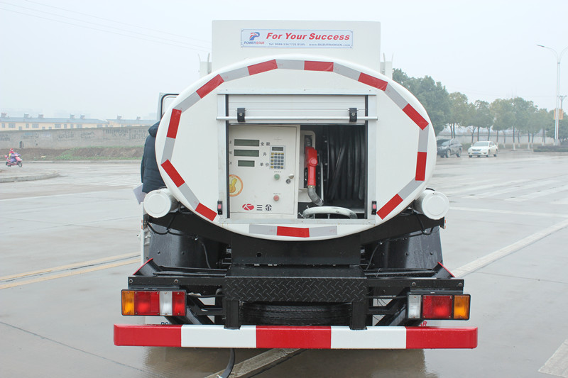 Camión cisterna de reabastecimiento de combustible Isuzu mini 3cbm