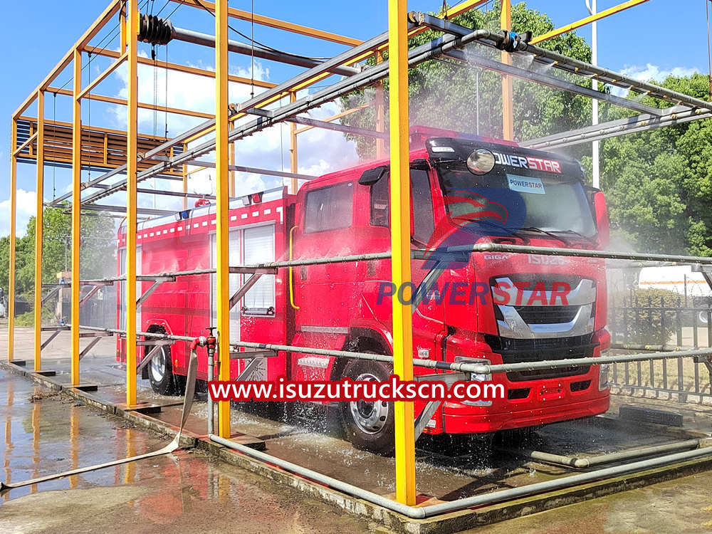 camión de bomberos isuzu