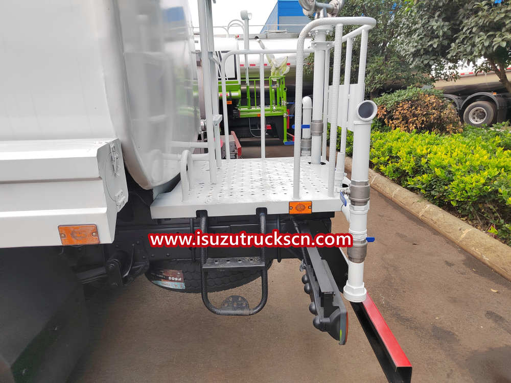 Aspersor de agua montado en camión con chasis Isuzu