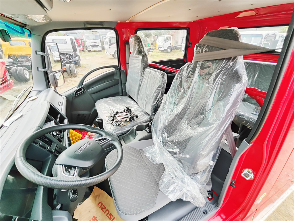 Cabina del chasis del camión de bomberos ISUZU NPR