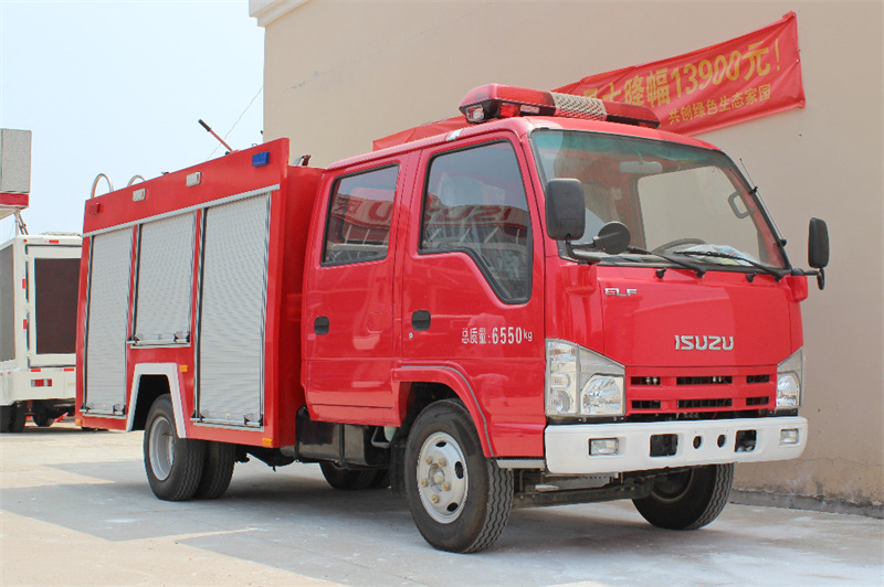 Camión de bomberos cisterna Isuzu
