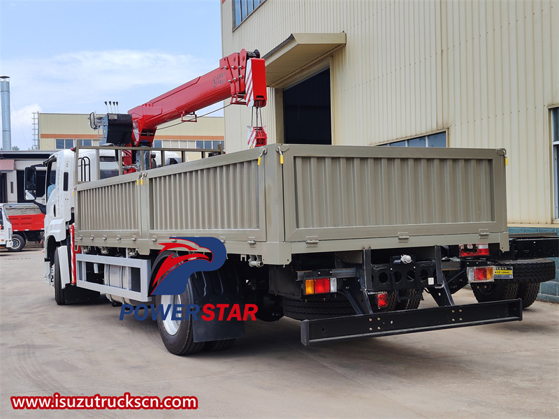 Camión Isuzu GIGA con grúa pluma palfinger