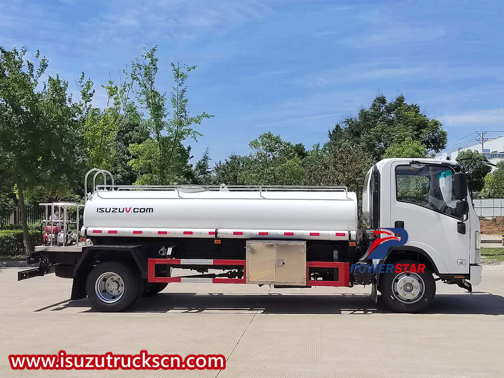 Isuzu water tanker truck