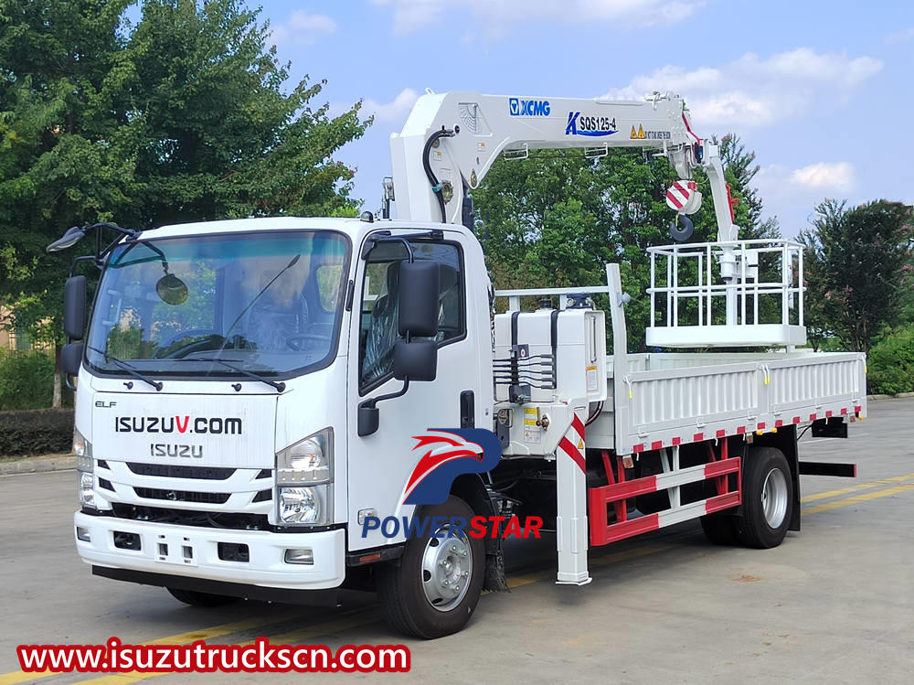 Isuzu telescopic crane truck