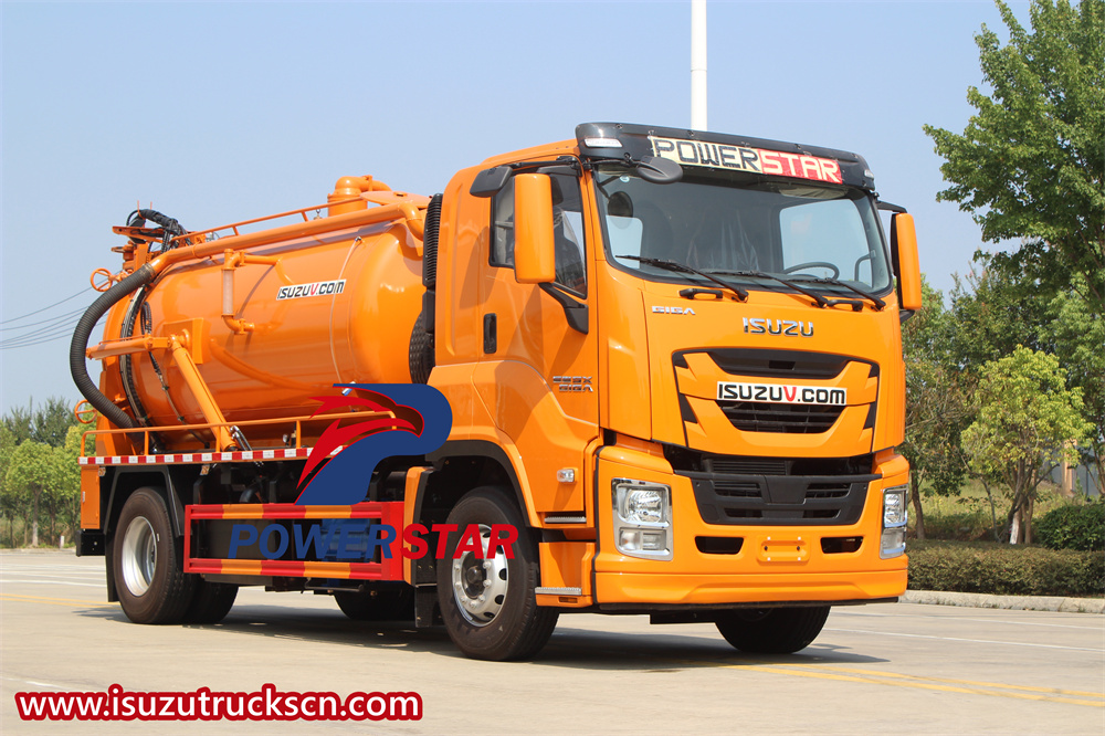 Isuzu combination jetter truck