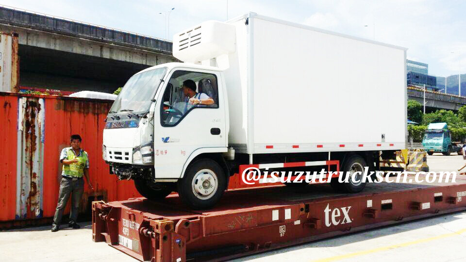 Entrega en camión furgoneta refrigerado japonés Isuzu para comida/helados a Ruanda
    