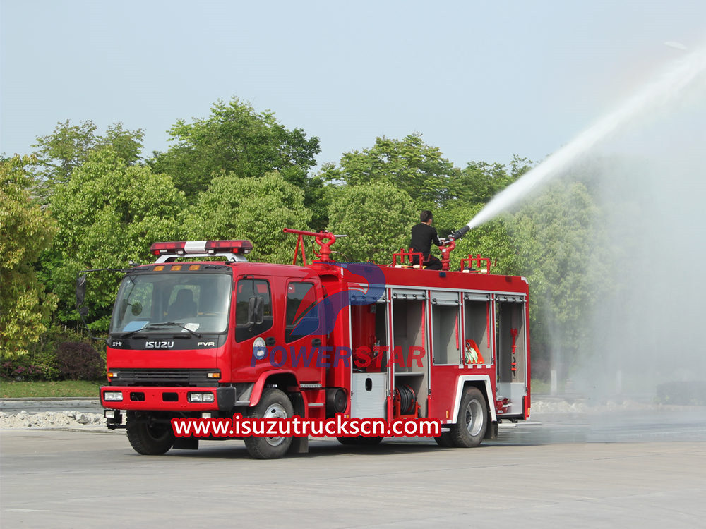 La introducción general del camión de bomberos isuzu.
        