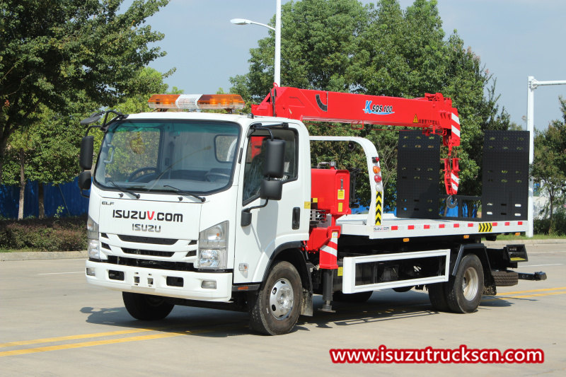 Isuzu ELF recupera camión grúa de plataforma con grúa pluma
    