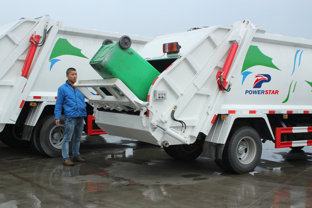 ¿Cómo operar el camión compactador de basura ISUZU NPR de 8 toneladas?
    