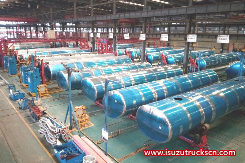 Fábrica oficial de camiones cisterna de combustible y aceite Isuzu
    