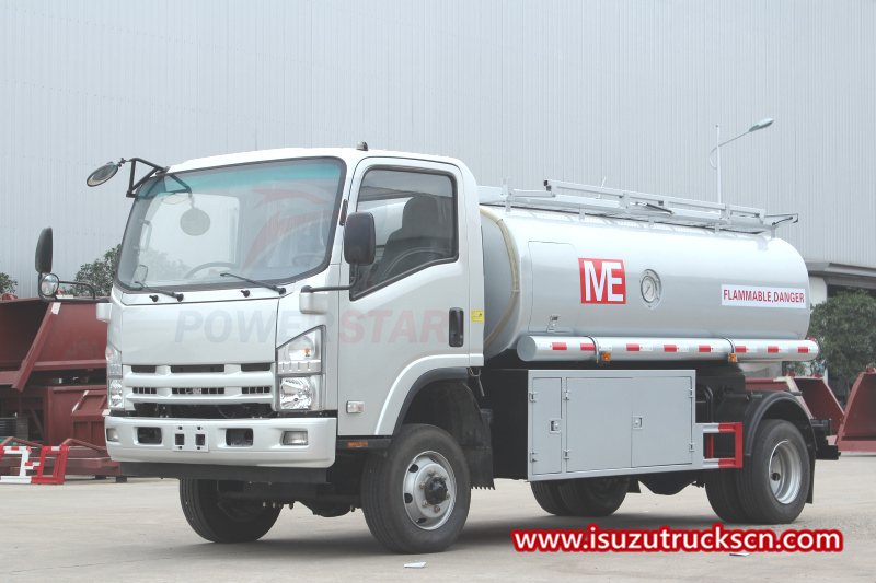 Camiones de reparto de gasóleo Isuzu ELF 4X4
    