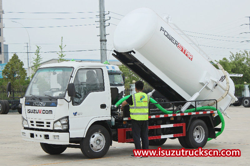 Manual de operación del camión de succión al vacío Isuzu nuevo camión de aguas residuales Isuzu de 6000 litros.
    