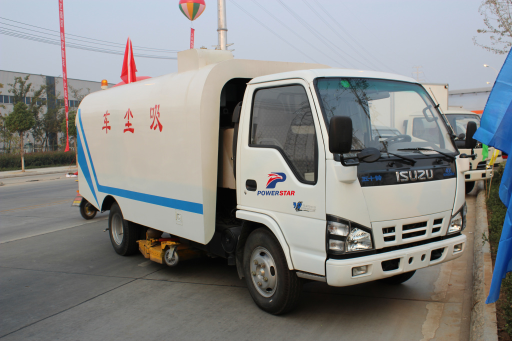 Camión barredor aspirador ISUZU fabricado por Powerstar Trucks
    