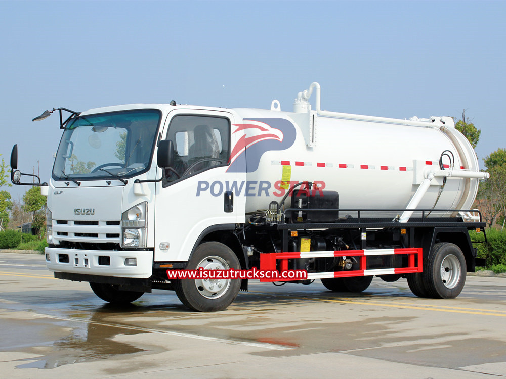 La forma correcta de inhalar y descargar aguas residuales del camión aspirador de aguas residuales Isuzu
    