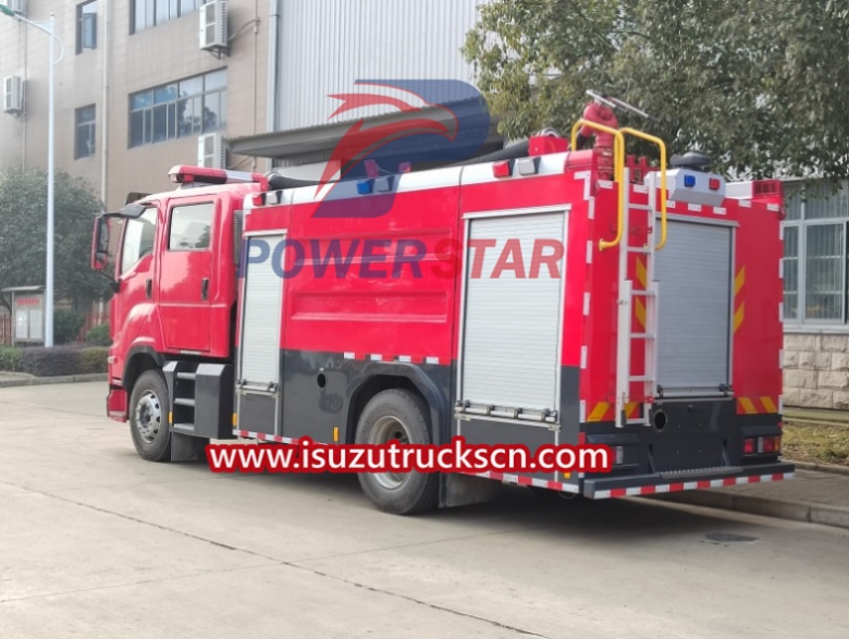 La estructura del camión de bomberos Isuzu.
        